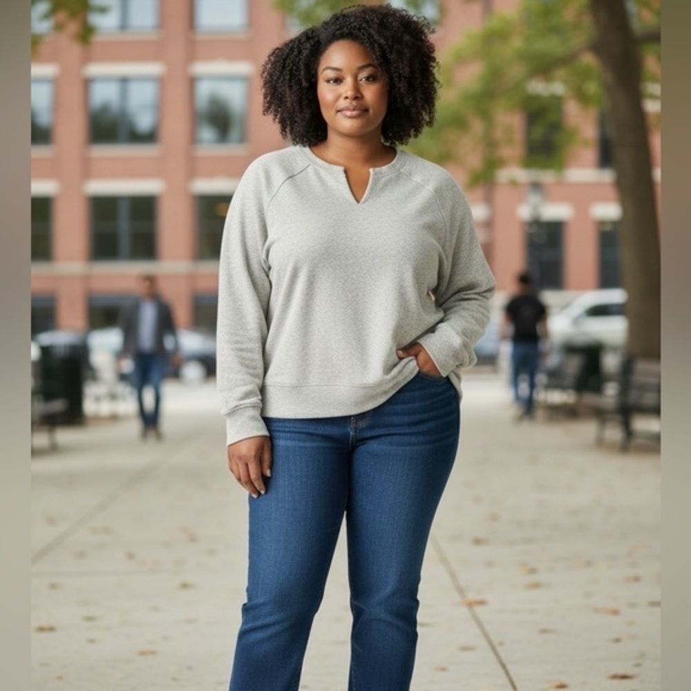 Torrid Women's V Neck Sweatshirt in Oatmeal Heather in size 4